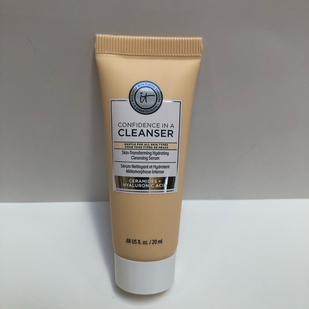 3/$20 it Cosmetics Confidence in a Cleanser NWOT